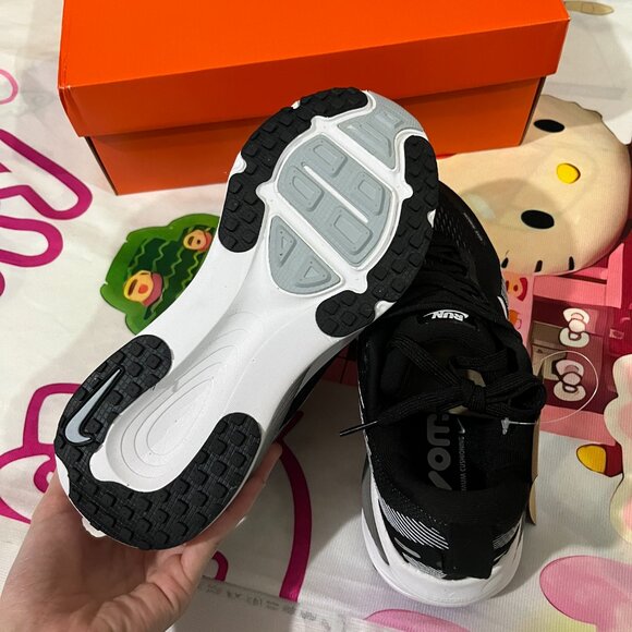 Nike Black And White Cushioned Running Shoes - Picture 7 of 7